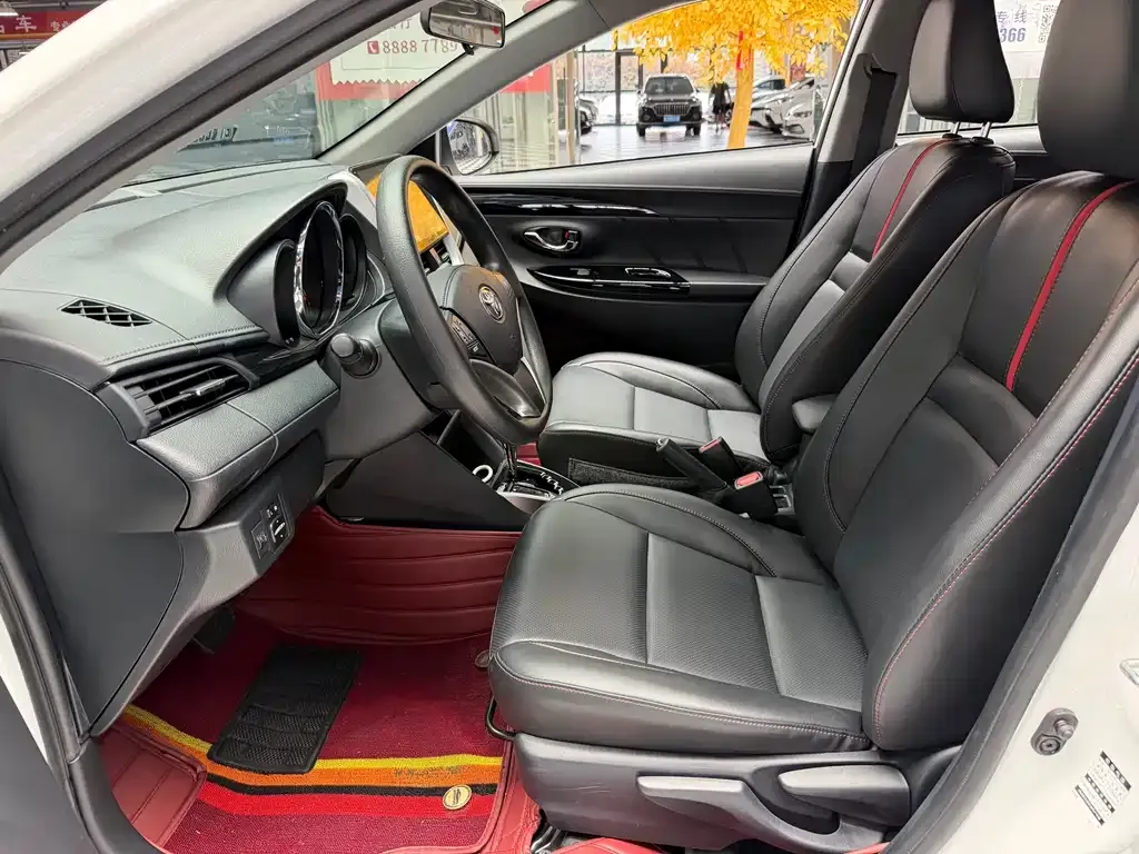 Toyota Yaris L — фото 10
