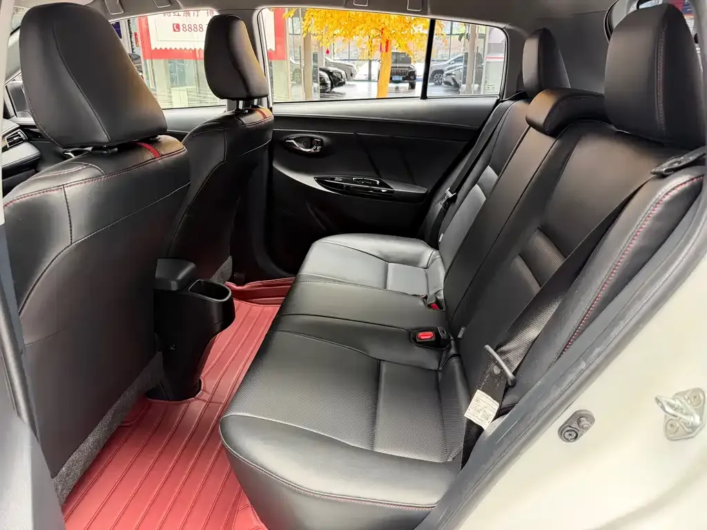 Toyota Yaris L — фото 8