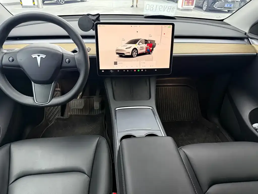 Tesla Model Y — фото 5