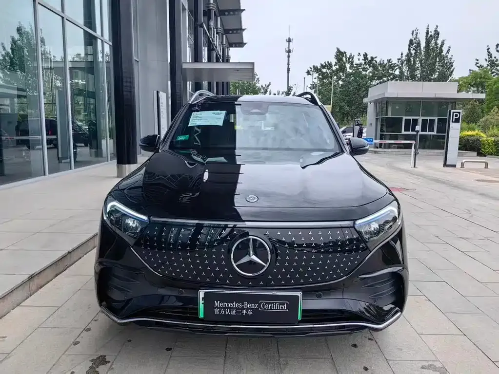 Mercedes-Benz EQB — фото 1