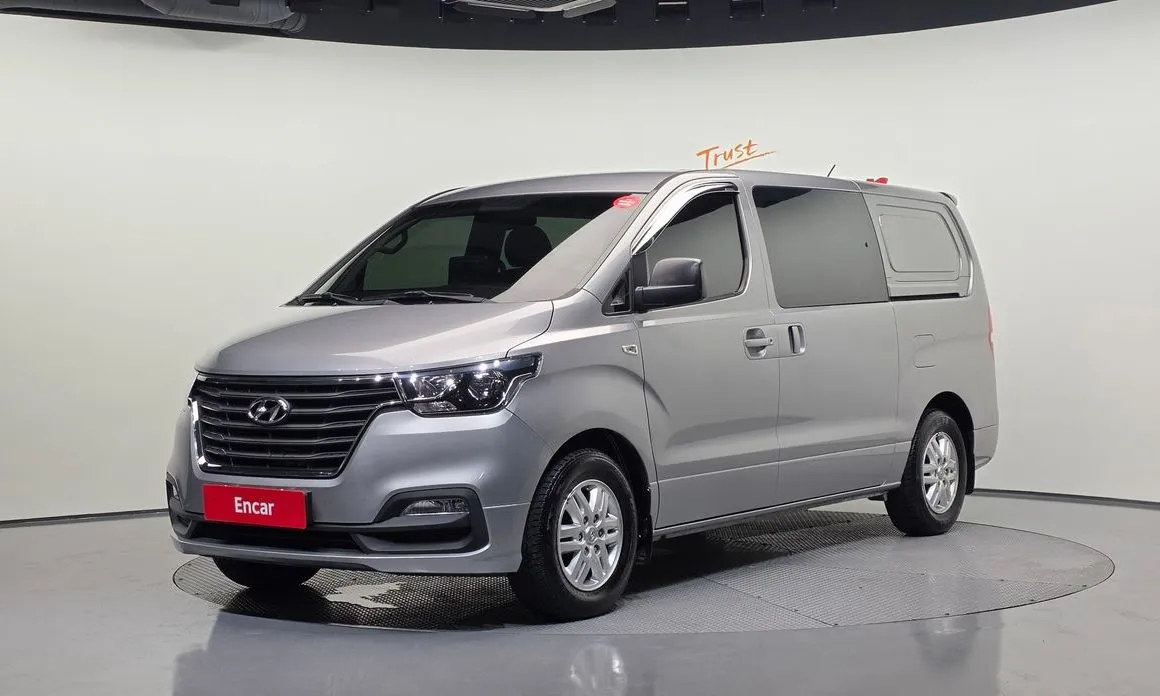 Hyundai Starex — фото 1
