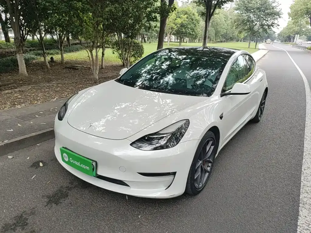 Tesla Model 3 — фото 1