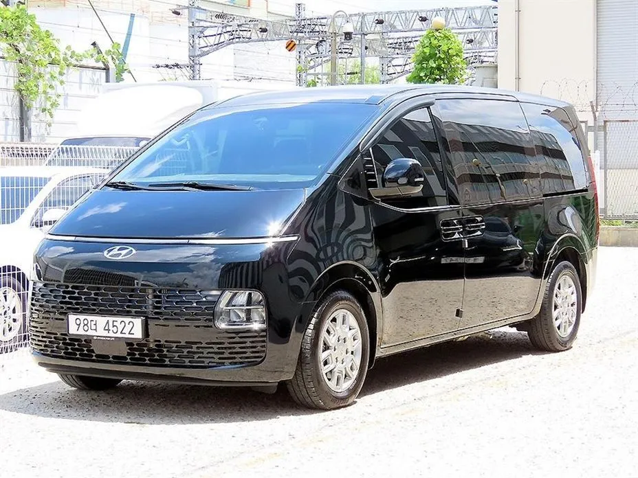Hyundai Staria — фото 1
