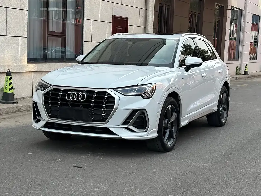 Audi Q3 — фото 1
