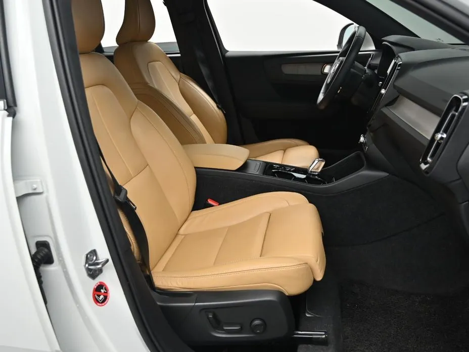 Volvo XC40 — фото 2