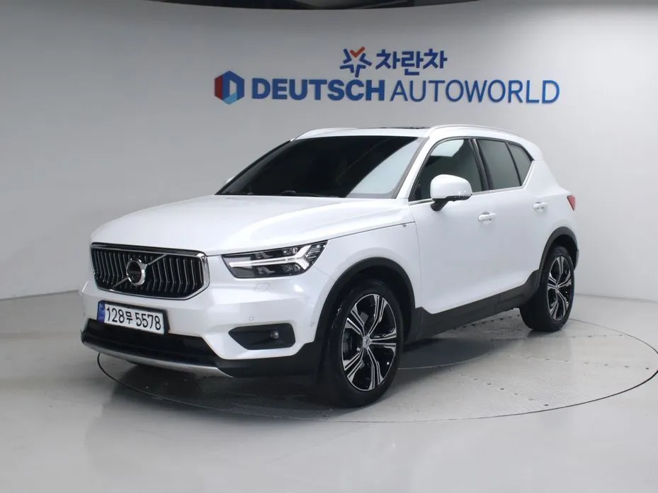 Volvo XC40 — фото 8