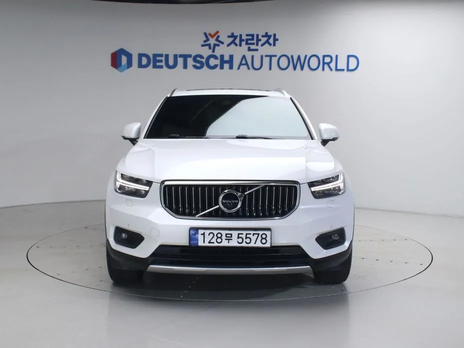 Volvo XC40 — фото 10