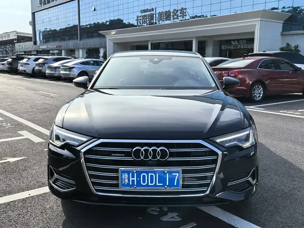 Audi A6L — фото 1