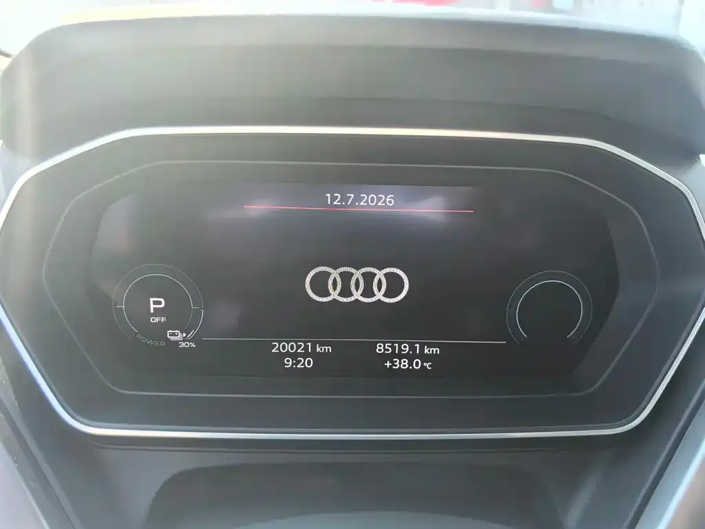 Audi Q4 e-tron — фото 2