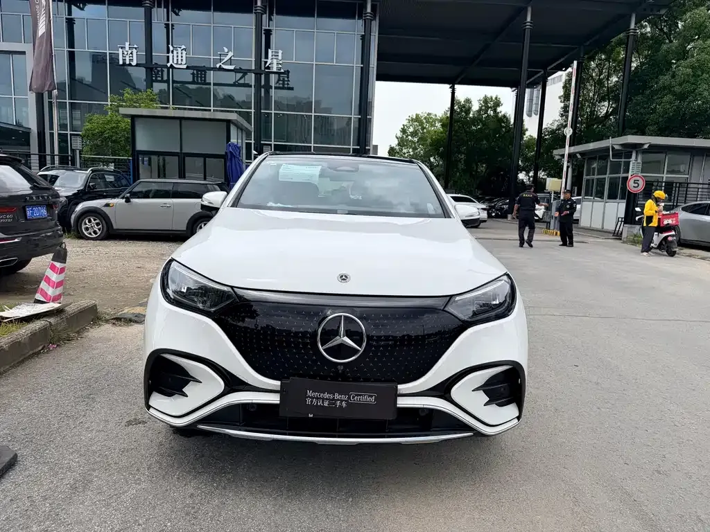 Mercedes-Benz EQE SUV — фото 4