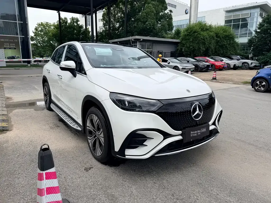 Mercedes-Benz EQE SUV — фото 9