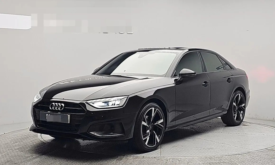 Audi A4 — фото 1