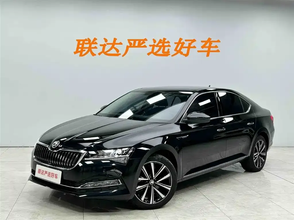 Skoda Superb — фото 1