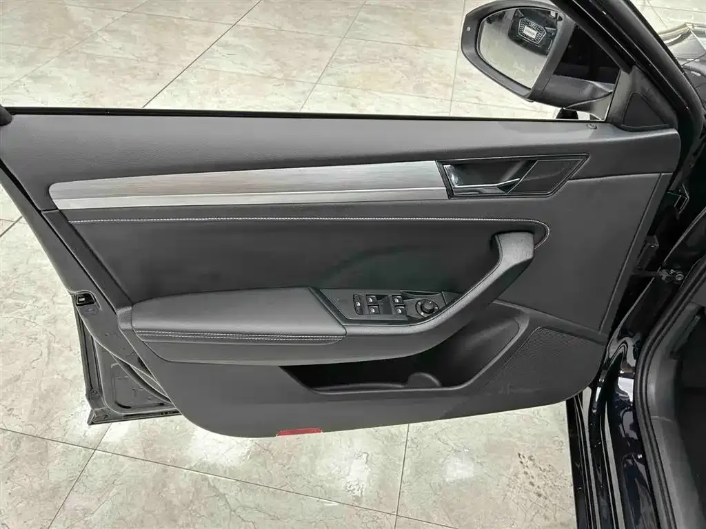 Skoda Superb — фото 10