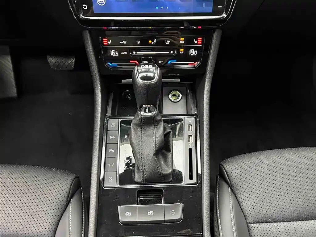 Skoda Superb — фото 8