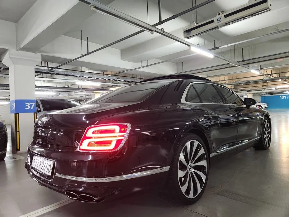 Bentley Flying Spur — фото 7