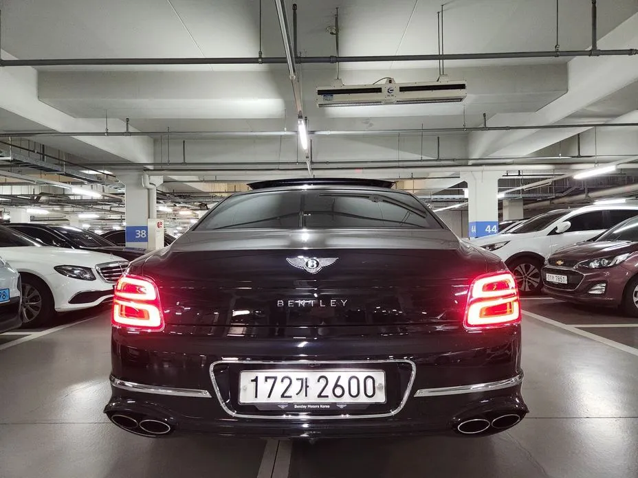 Bentley Flying Spur — фото 9