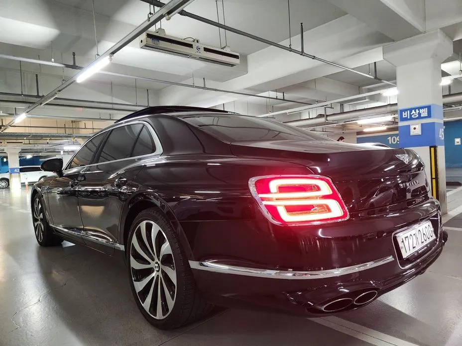 Bentley Flying Spur — фото 5