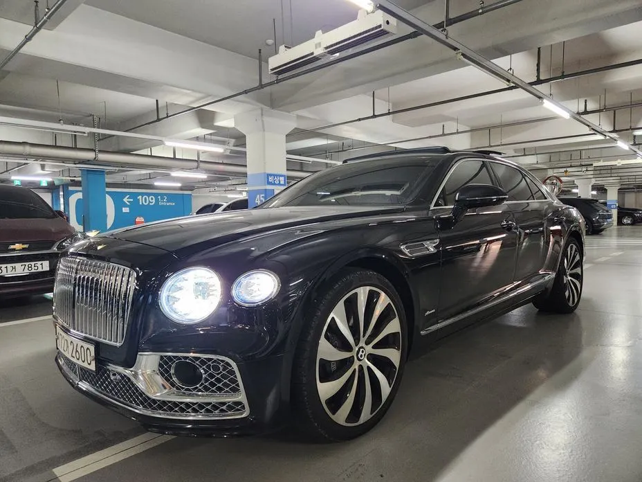 Bentley Flying Spur — фото 10