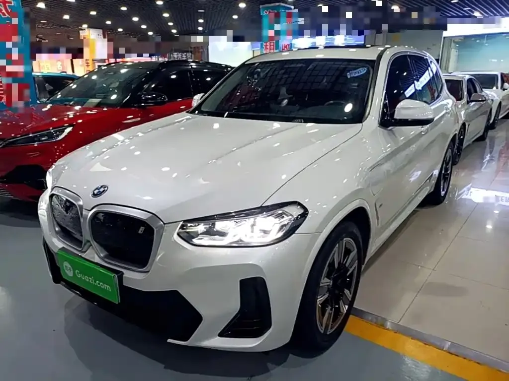 BMW iX3 — фото 1