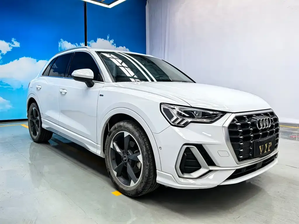 Audi Q3 — фото 1