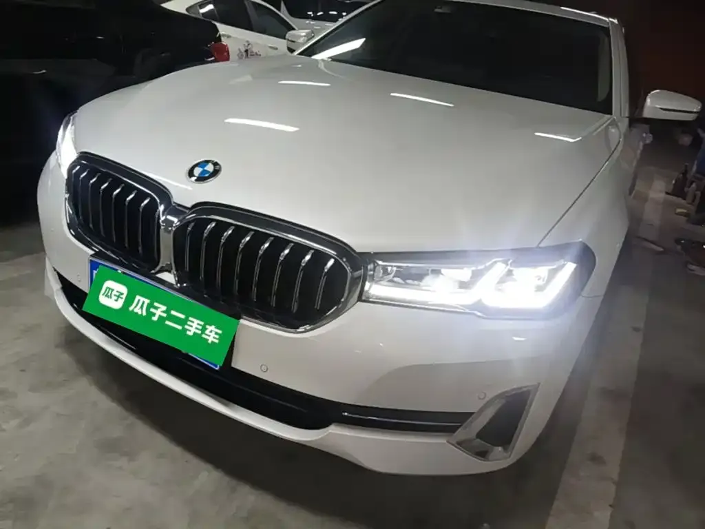 BMW 5 Series — фото 1