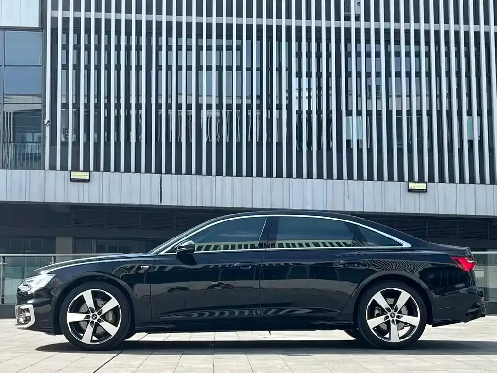 Audi A6L — фото 9