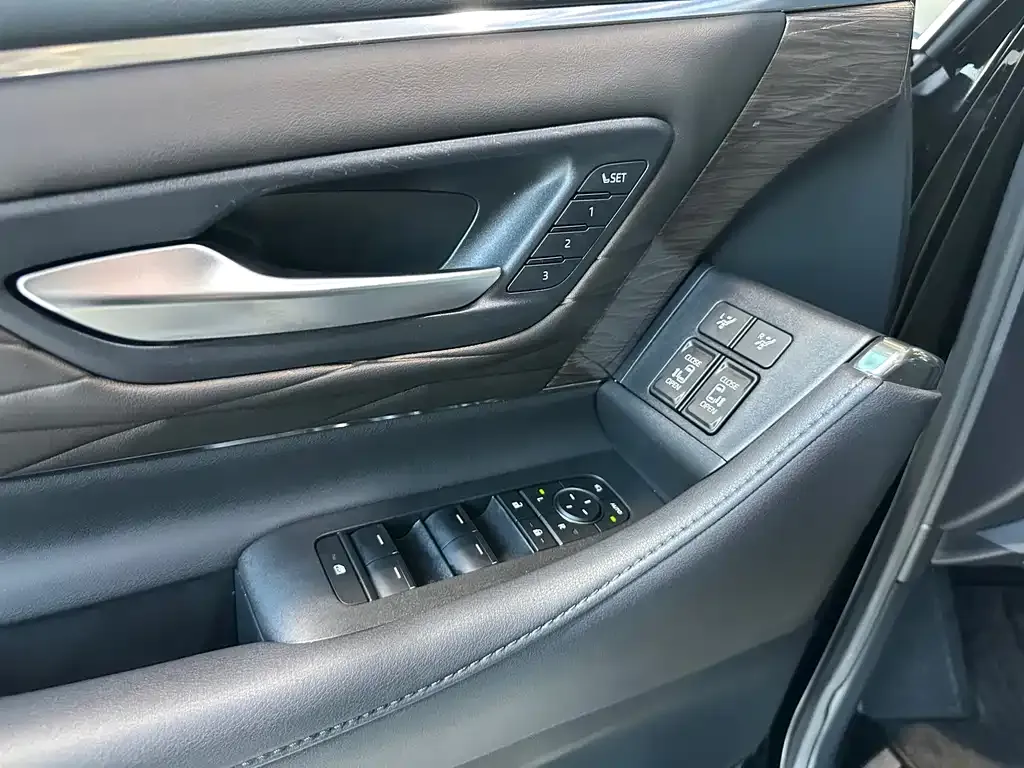 Toyota Vellfire — фото 4