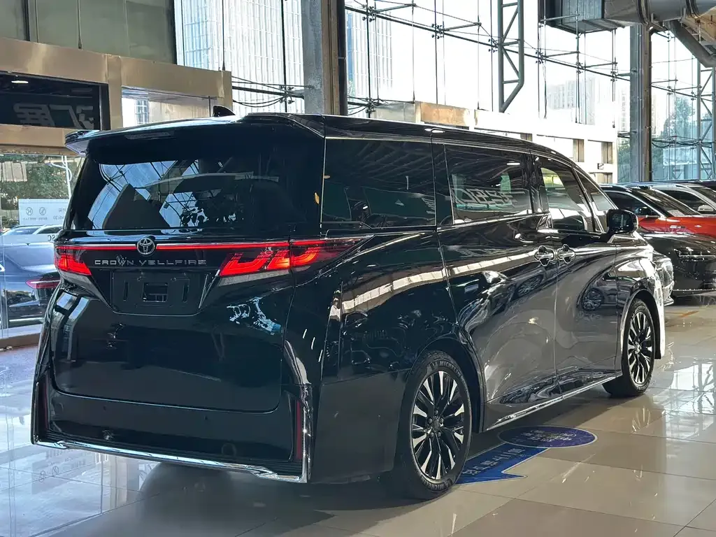 Toyota Vellfire — фото 10
