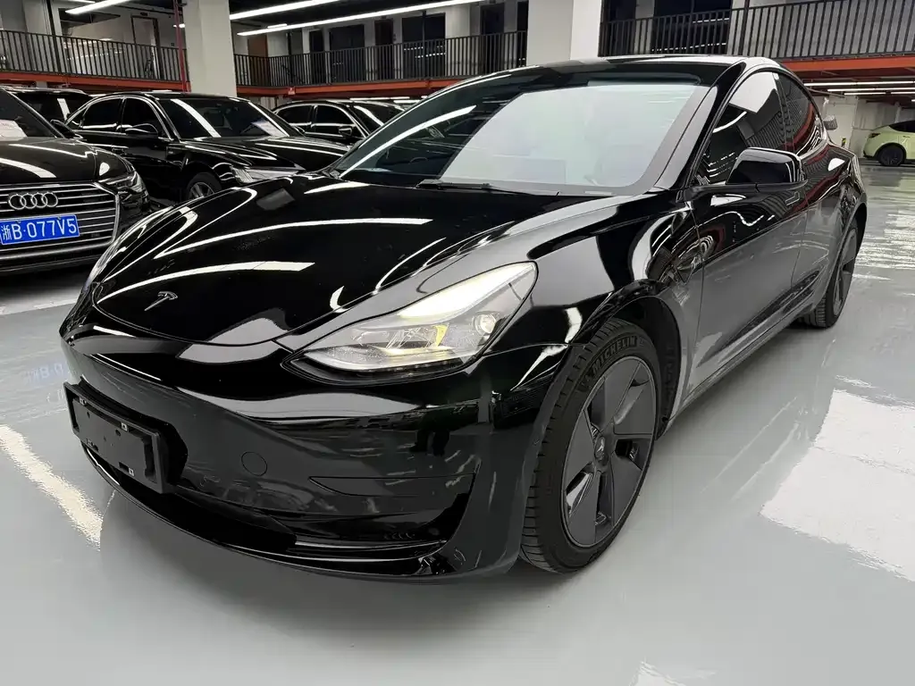 Tesla Model 3 — фото 1