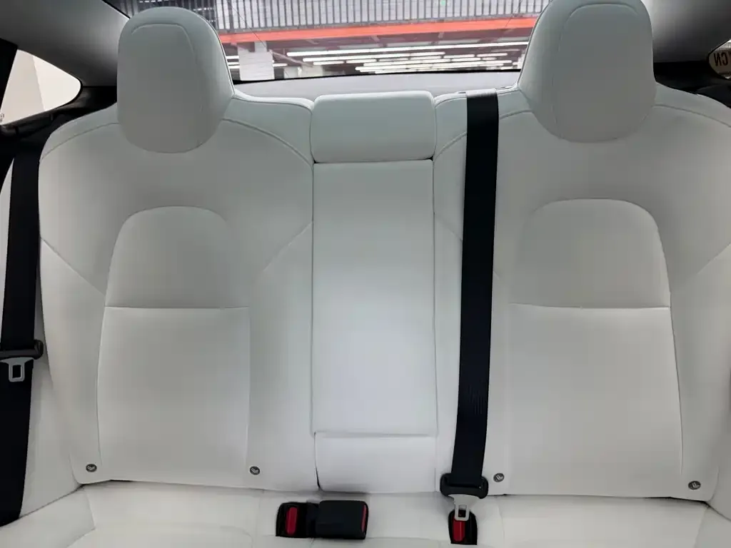Tesla Model 3 — фото 10