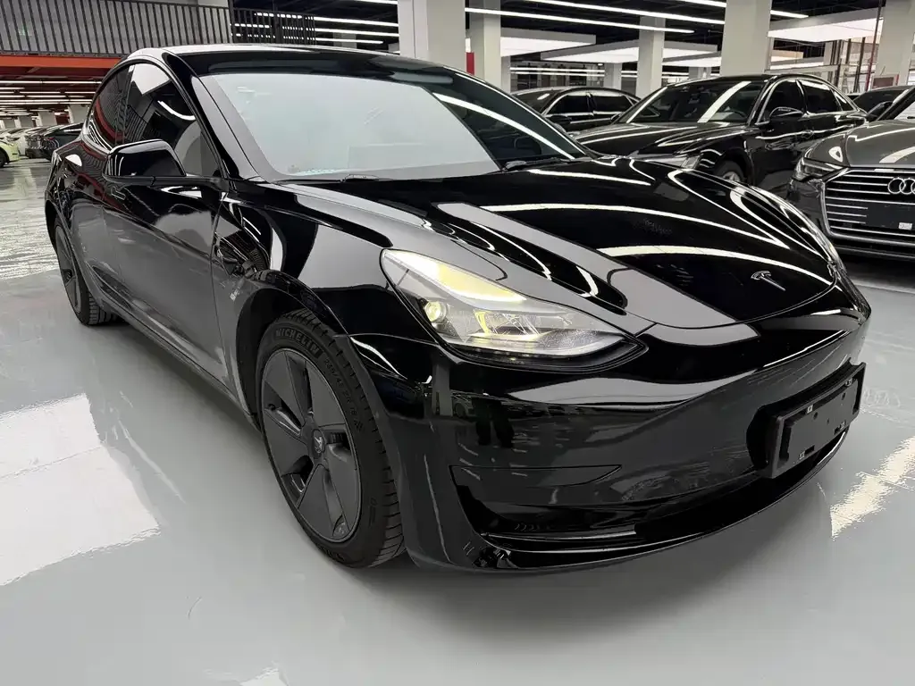 Tesla Model 3 — фото 5