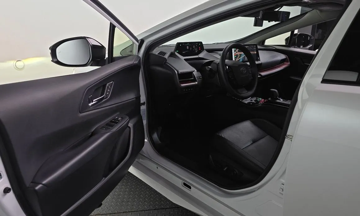 Toyota Prius — фото 8