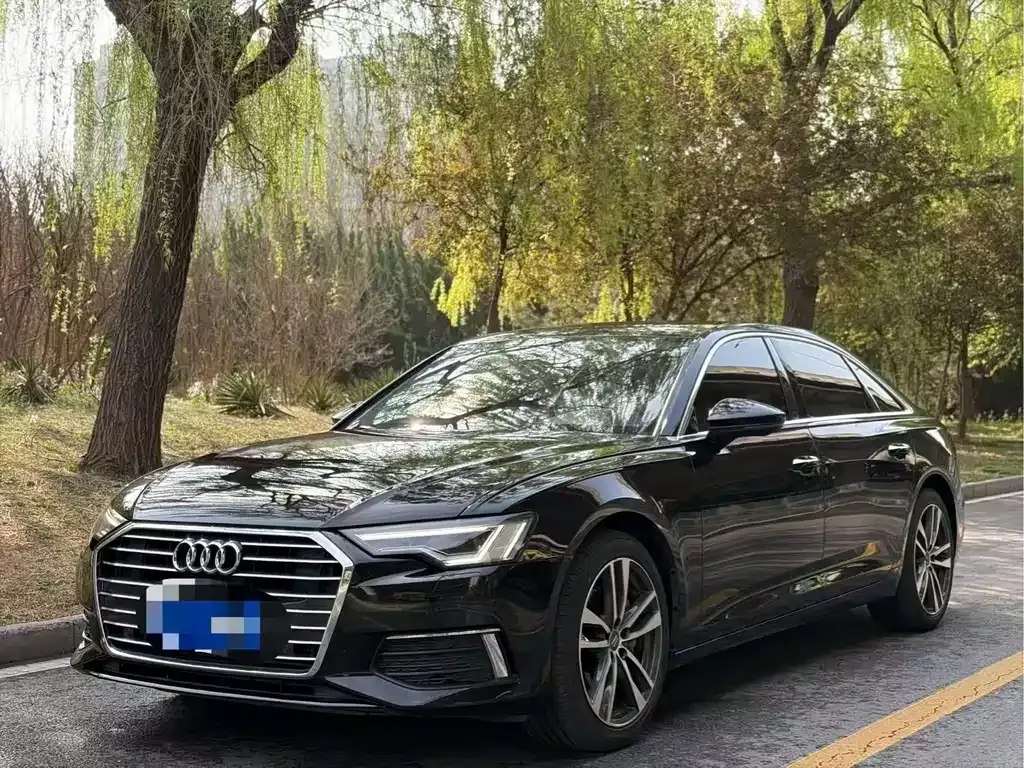 Audi A6L — фото 1