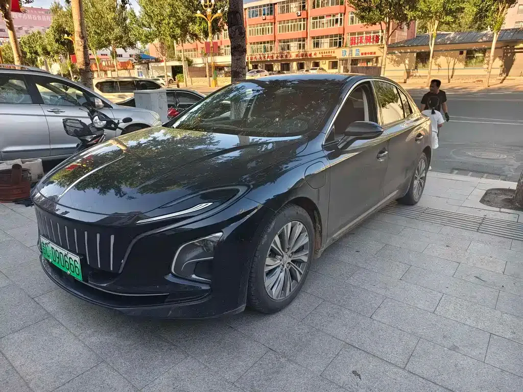 Hongqi E-QM5 — фото 1