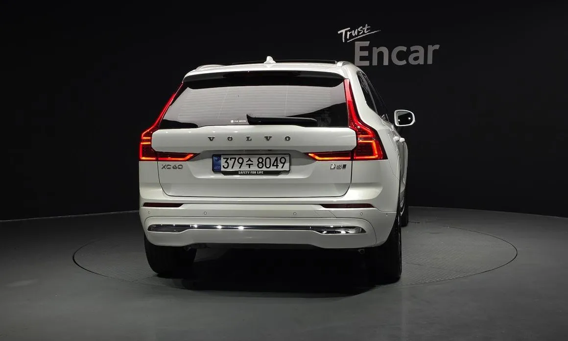Volvo XC60 — фото 8