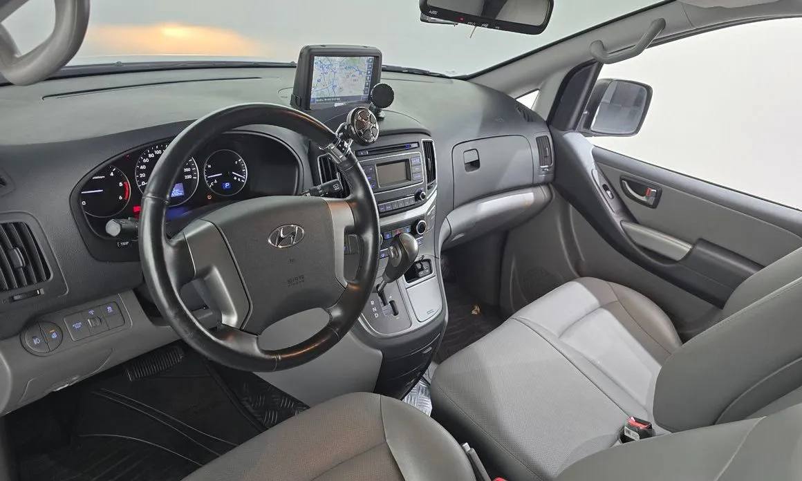 Hyundai Starex — фото 6