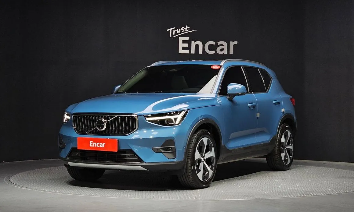 Volvo XC40 — фото 1
