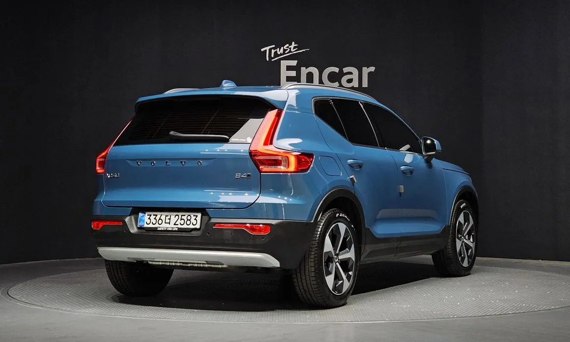 Volvo XC40 — фото 3