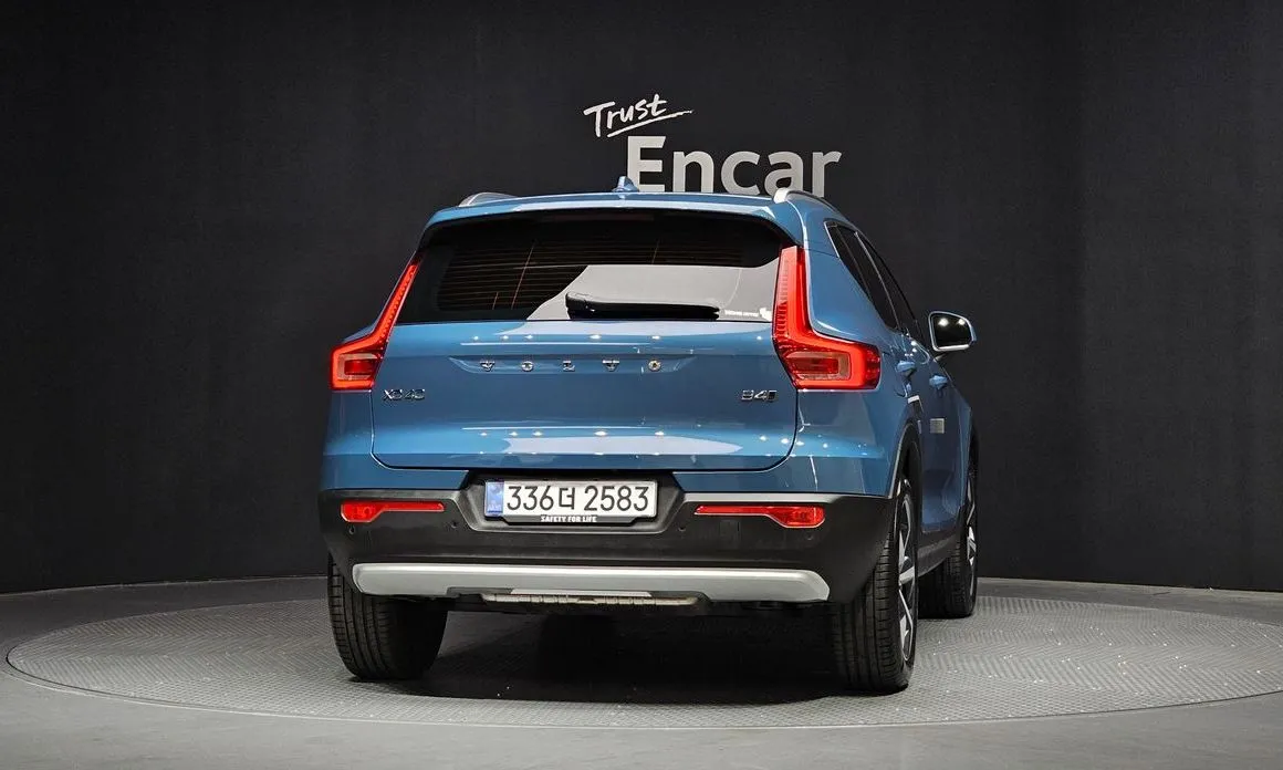 Volvo XC40 — фото 5