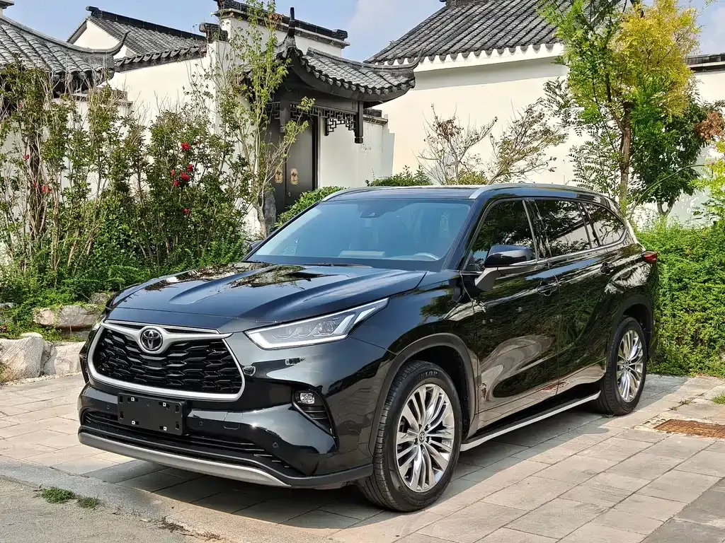 Toyota Highlander — фото 1