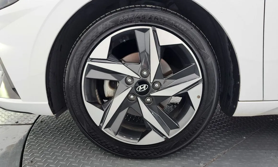 Hyundai AVANTE — фото 3