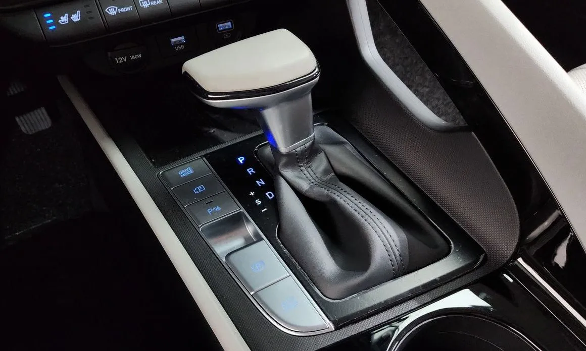 Hyundai AVANTE — фото 8