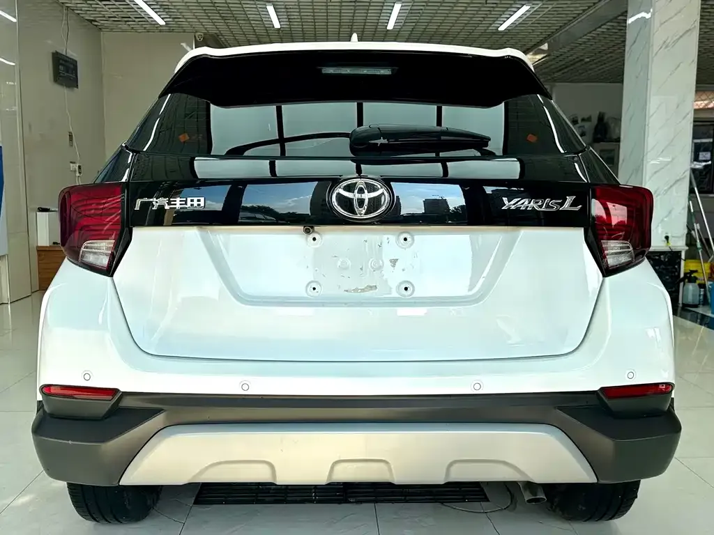Toyota Yaris L — фото 6