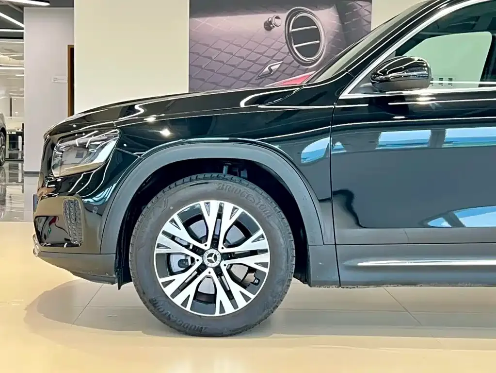 Mercedes-Benz GLB — фото 10