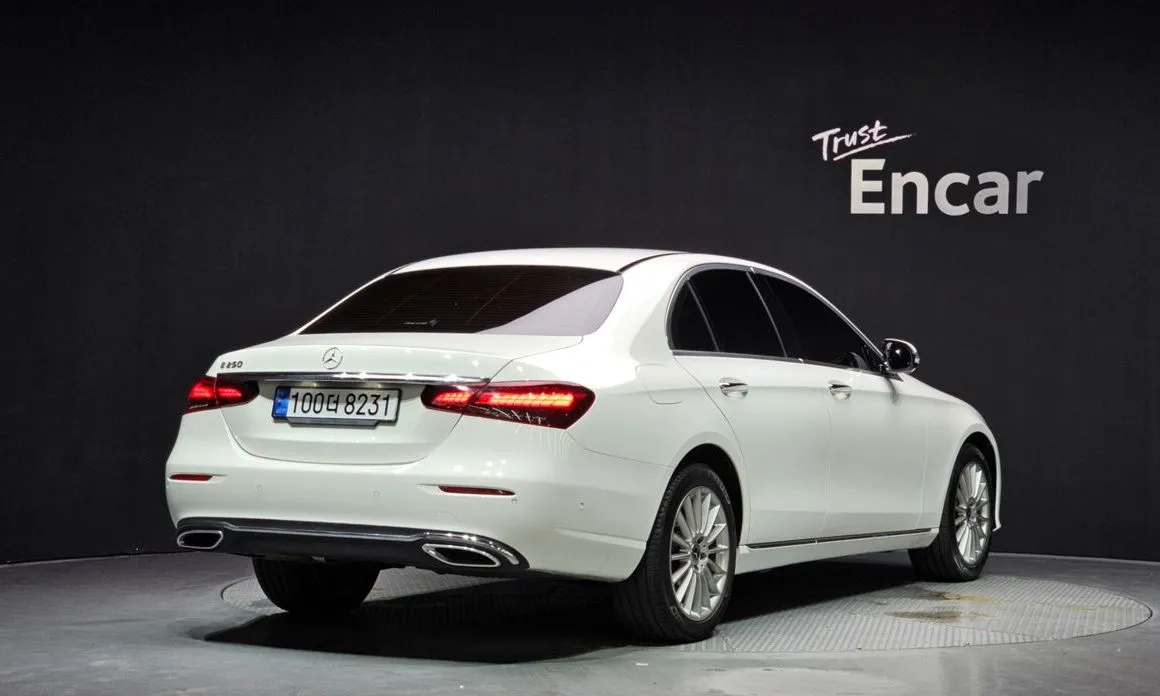 Mercedes-Benz E-Class — фото 10