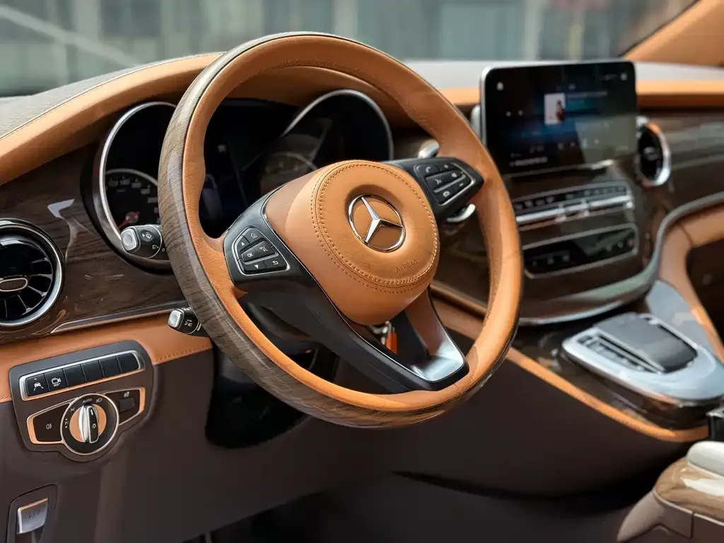 Mercedes-Benz V-Class — фото 10