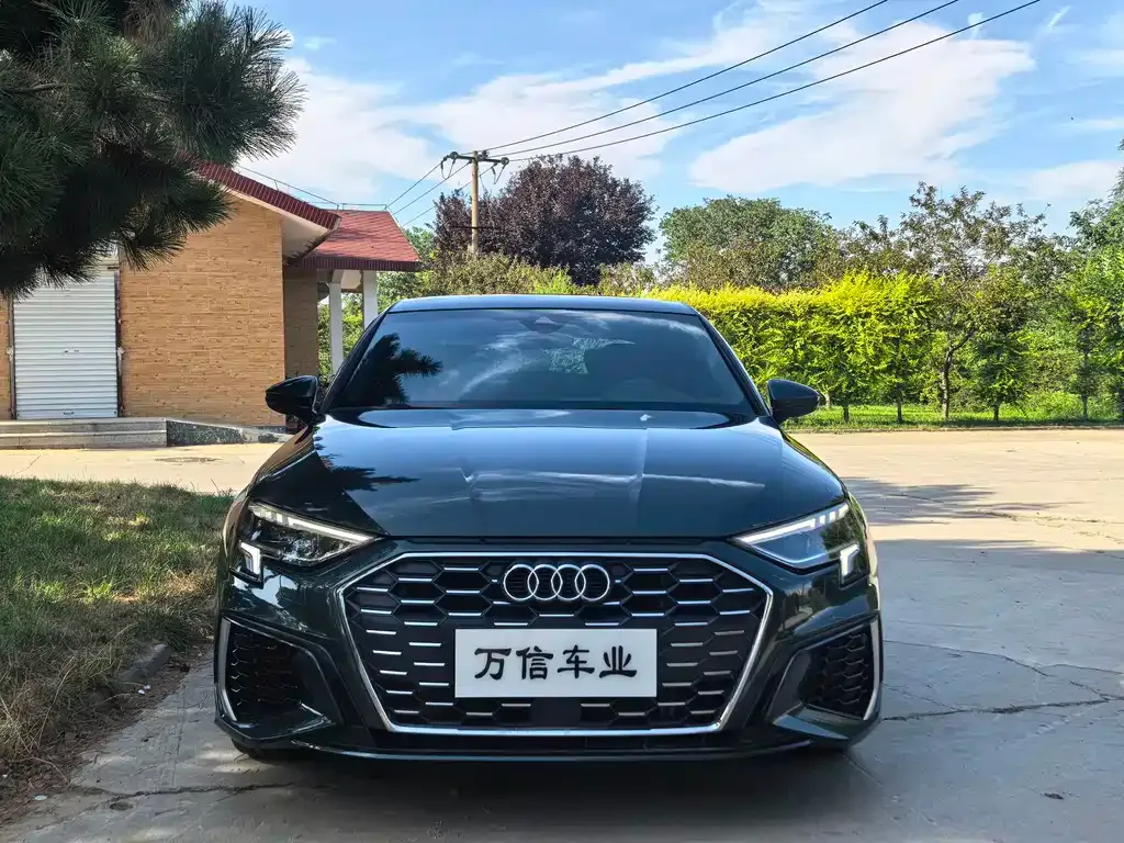 Audi A3 — фото 1
