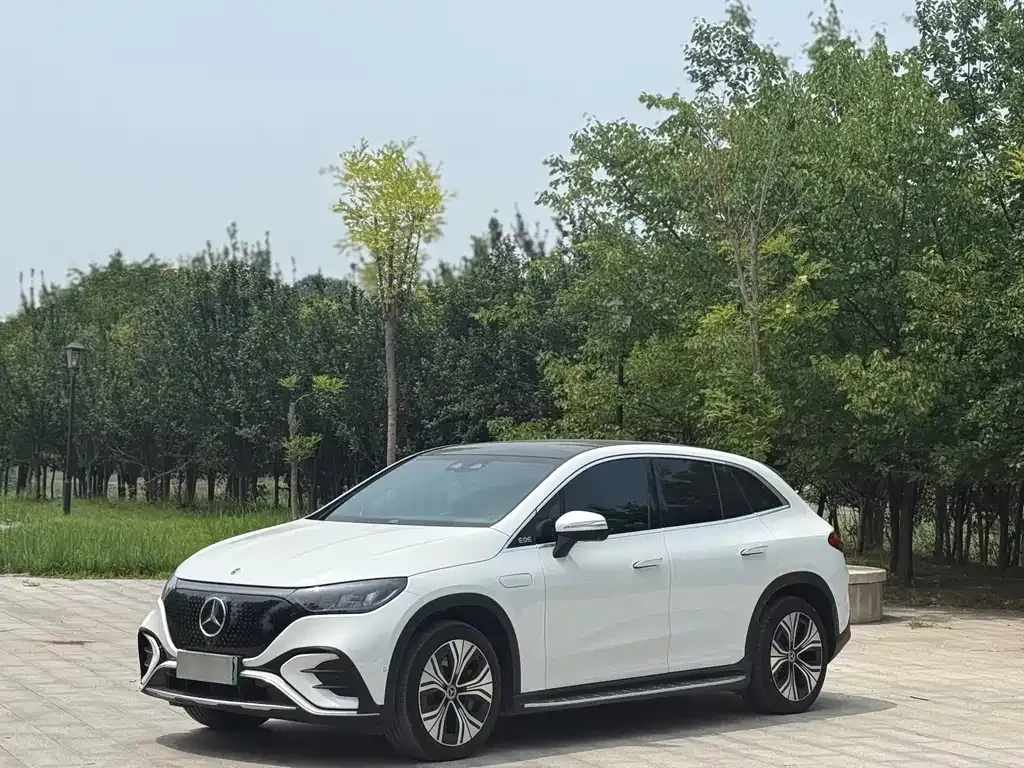 Mercedes-Benz EQE SUV — фото 1