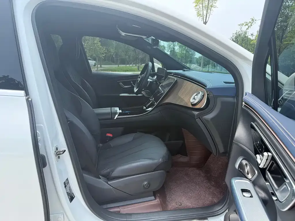 Mercedes-Benz EQE SUV — фото 3